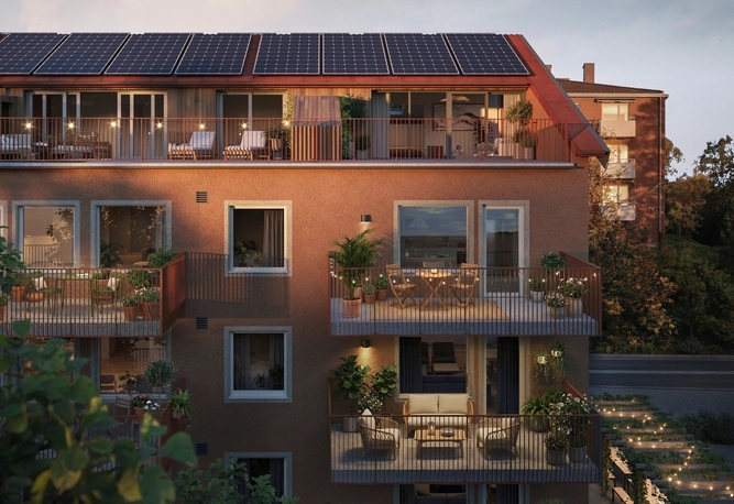 Podium. Modernt flerbostadshus med solpaneler på taket och balkonger inredda med växter och utemöbler.