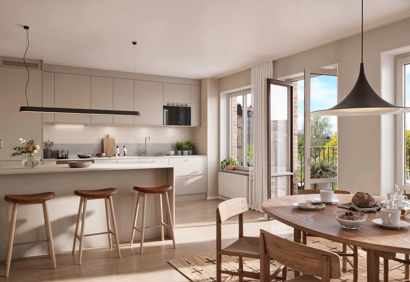 Kök i ljusa färger med både matplats och köksö